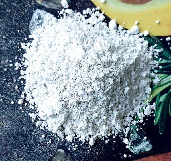 Clay white Syrian whole for sensitive skin Aleppo, 100 gr Clay white Syrian whole for sensitive skin Aleppo, 100 gr